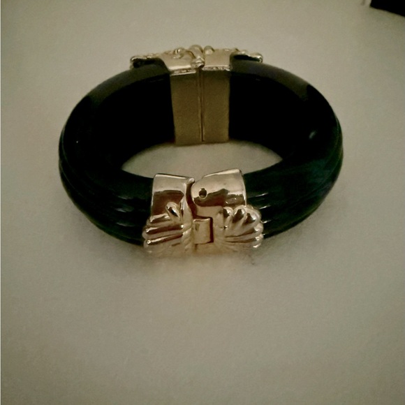 Vintage Inna Cytrine Black Lucite Hinged Clamp Gold Tone Bangle Bracelet - Picture 4 of 7